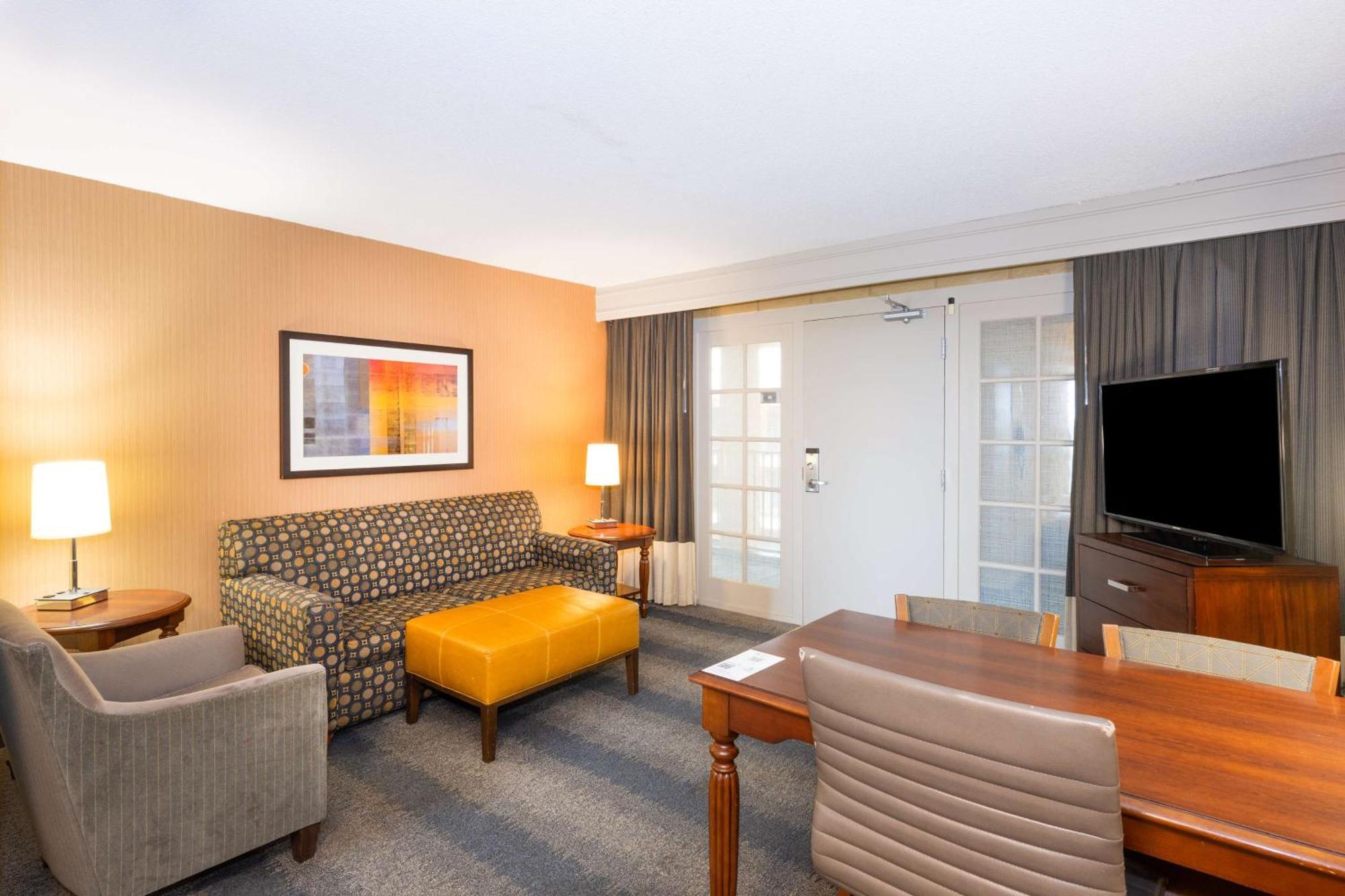 Embassy By Hilton Bloomington/minneapolis Hotel Bloomington