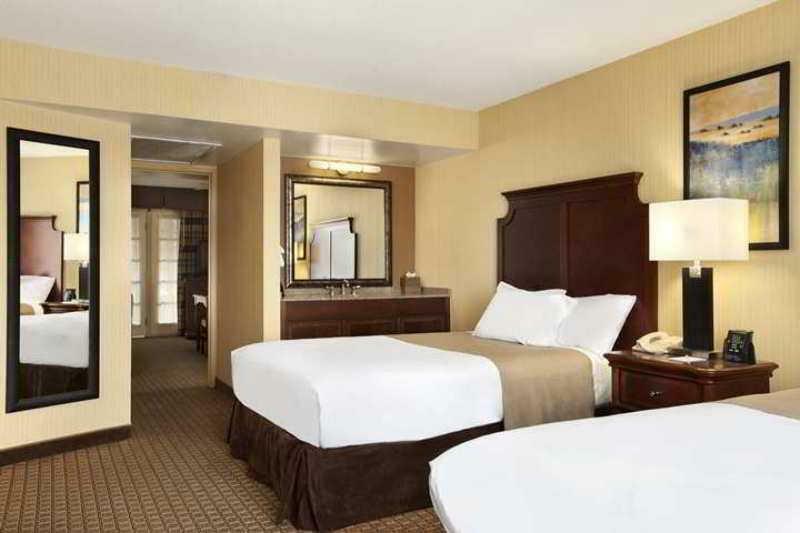 Embassy By Hilton Bloomington/minneapolis Hotel