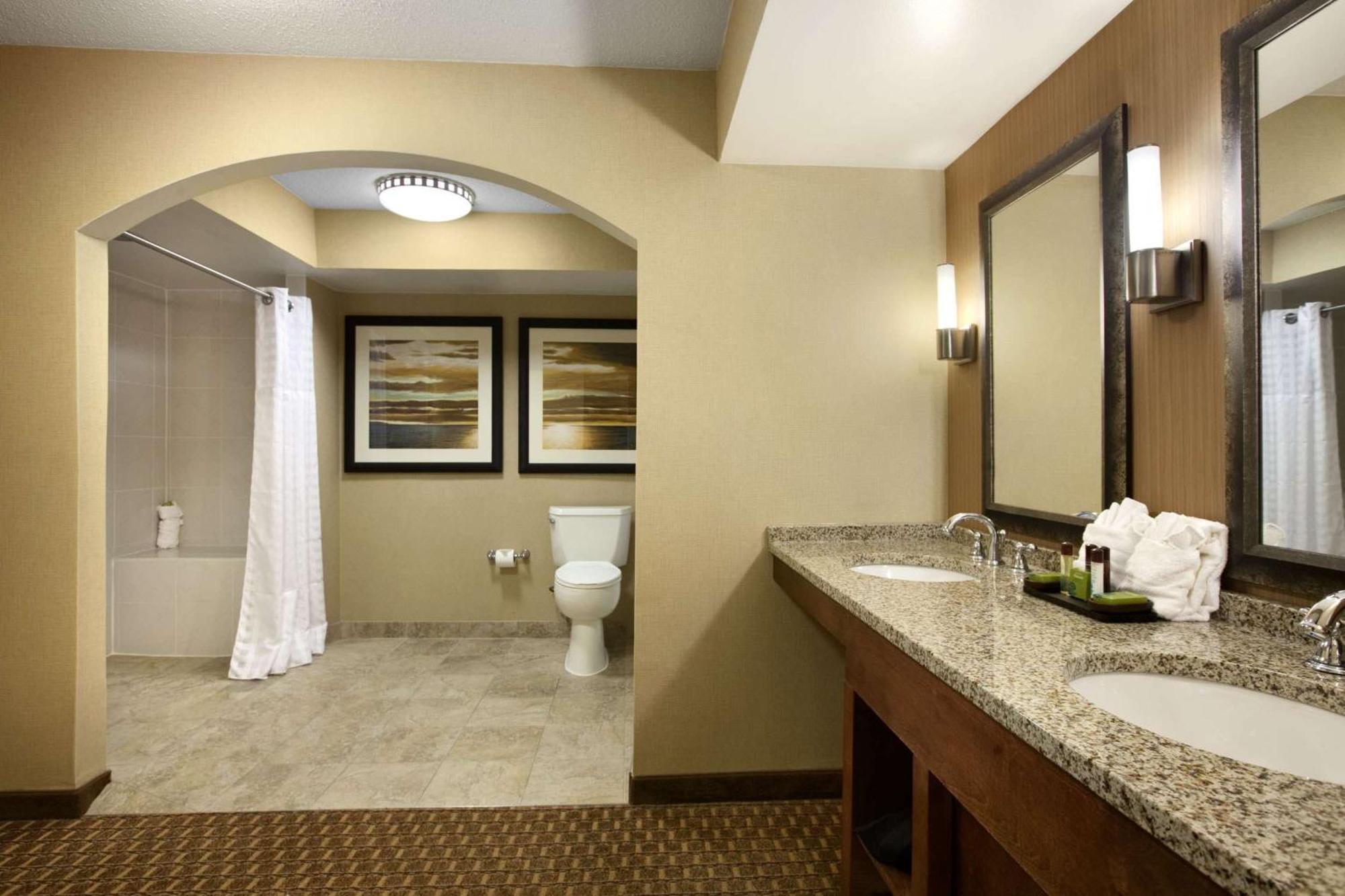 Hotel Embassy By Hilton Bloomington/minneapolis