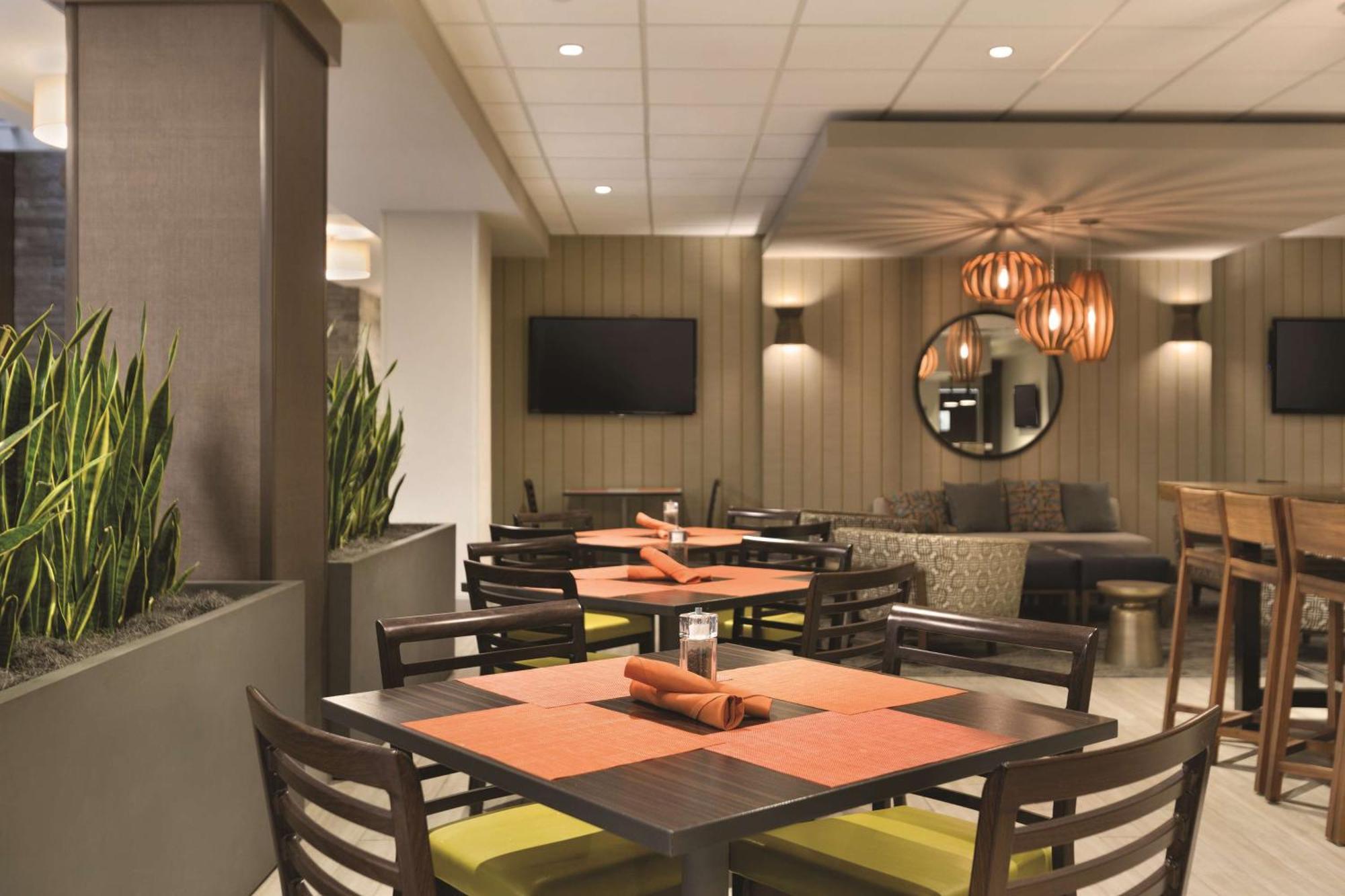 Hotel Embassy By Hilton Bloomington/minneapolis Bloomington